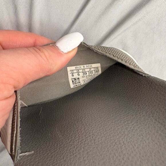 Gray adidas Men’s slides size 6 - Picture 5 of 5